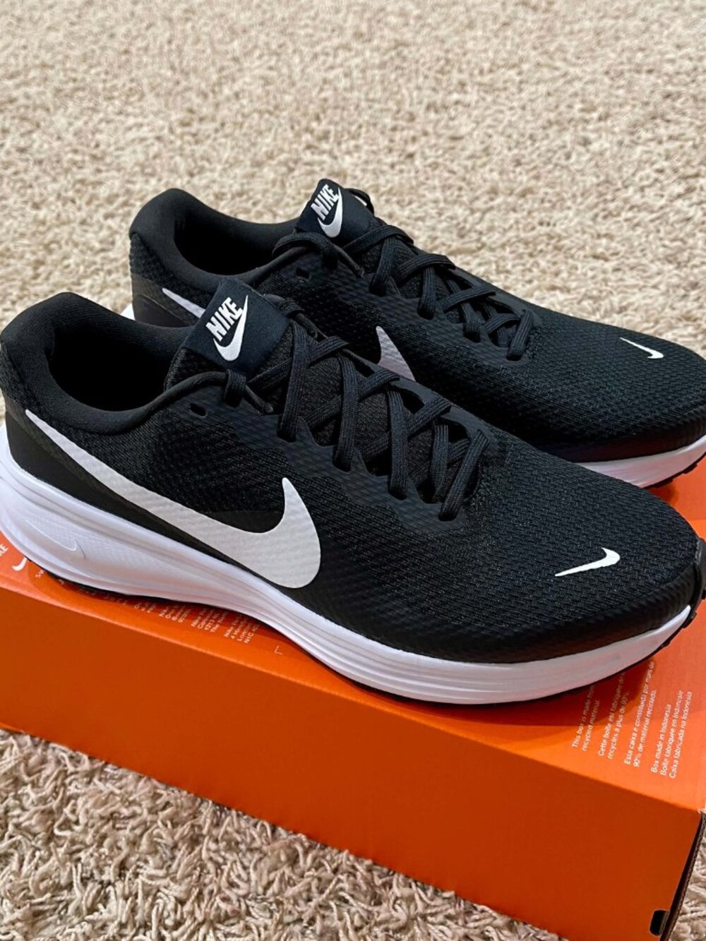 Nike Women’s Revolution 8 Wide Road Running Shoes Black HQ1995-002 Size 12 (New)